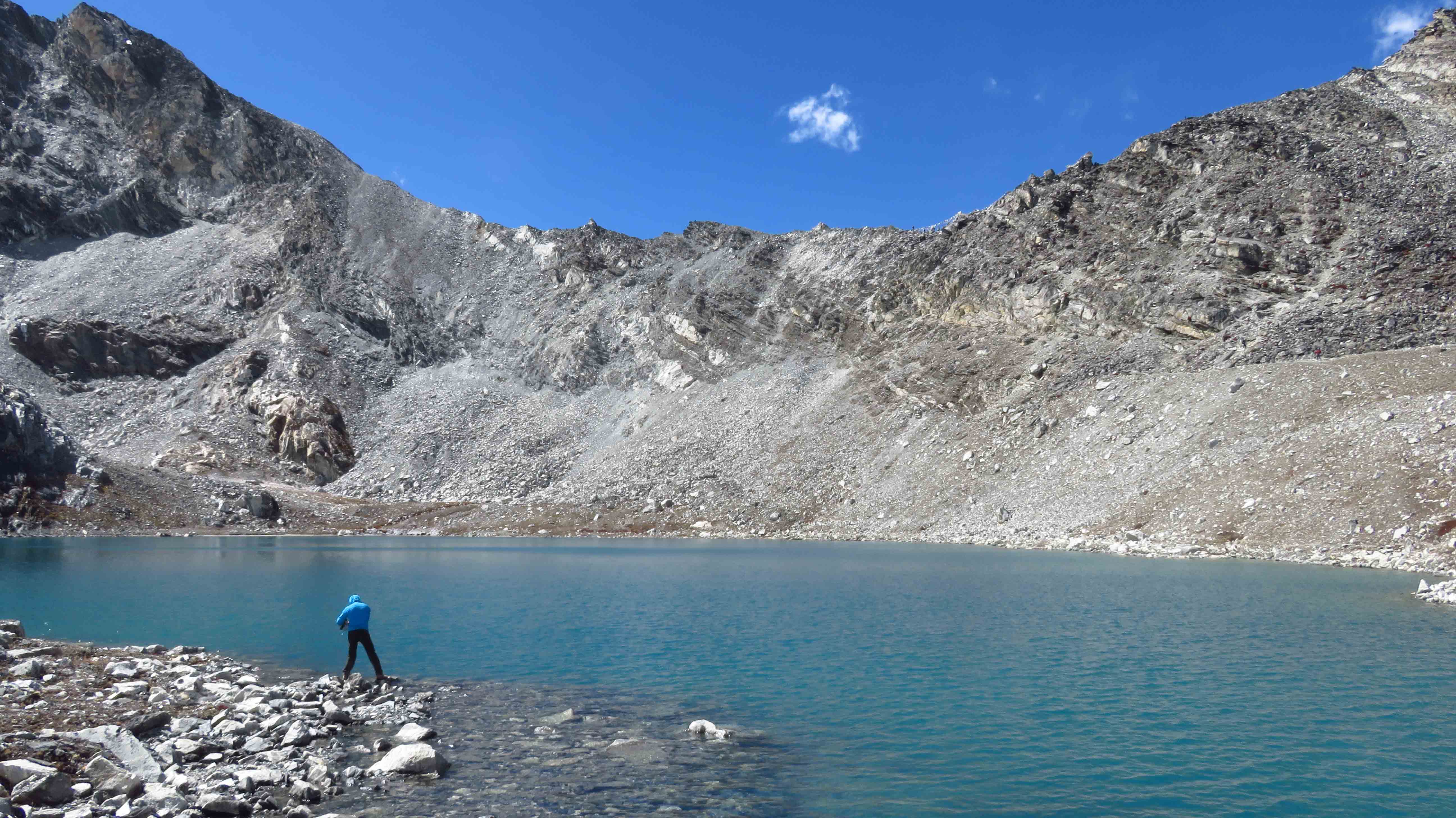 getting water from the kongla ma lake before the ascent everest base camp trek